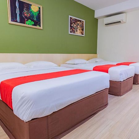 Hotel 101 Permas Jaya Johor Bahru Exterior photo