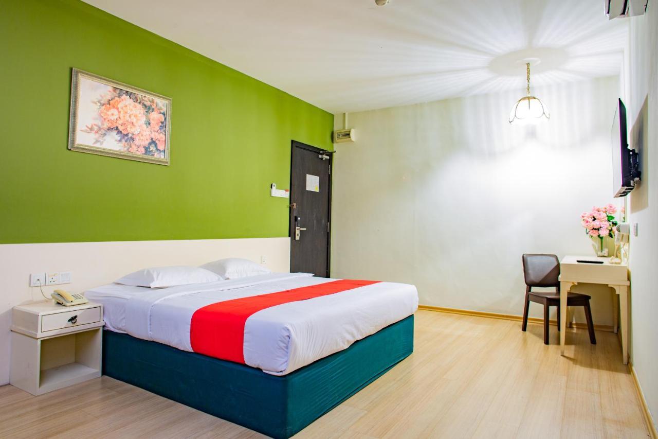Hotel 101 Permas Jaya Johor Bahru Exterior photo