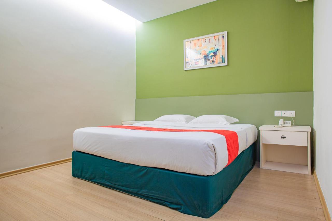 Hotel 101 Permas Jaya Johor Bahru Exterior photo